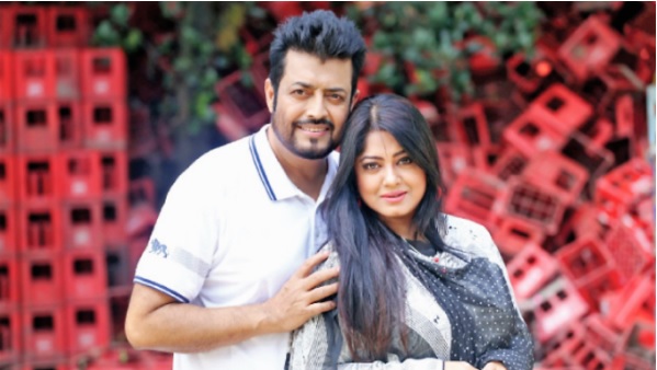 সামাজিক মাধ্যমে মৌসুমীর সঙ্গে ডিভোর্সের গুঞ্জন, ক্ষুব্ধ ওমর সানী