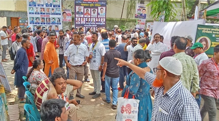 নির্বাচনে ভোট দিলেন ৪৮০ জন শিল্পী