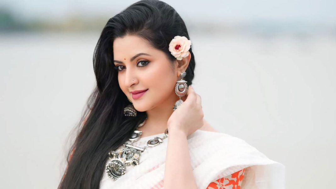 হুইলচেয়ারে পরীমনি, ভক্তদের উদ্বেগ